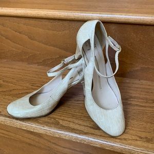 New Direction, Women’s Shoes, Size 7 1/2 in Ivory
